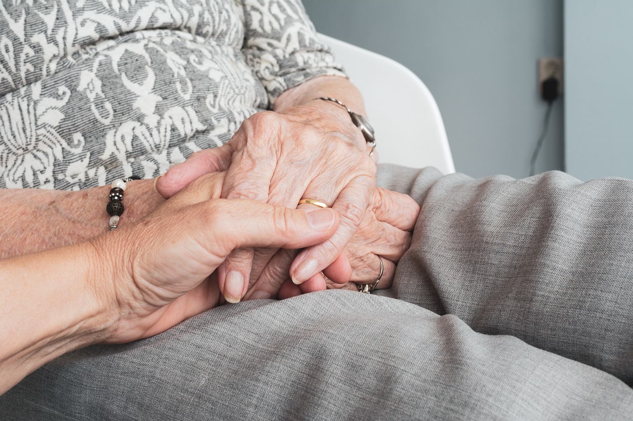 Choosing the Right Home Care Provider for Dementia Support